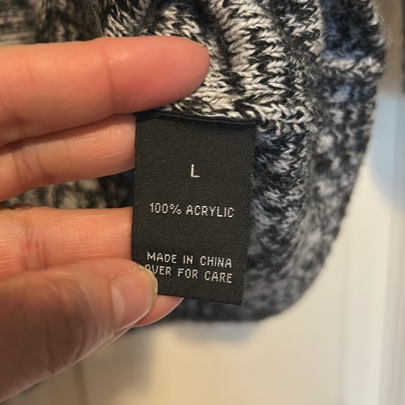 iZ Byer Black and Grey Cowl Neck Tunic Length Sweater Size Large - Picture 8 of 8